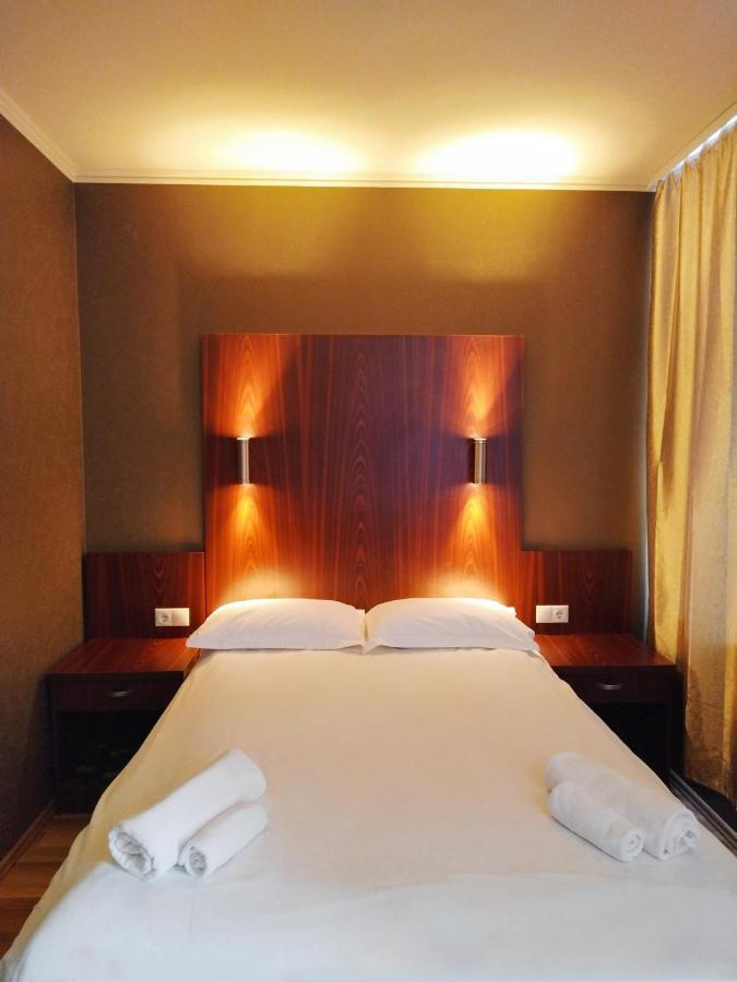 Milky Way Hotel บูดาเปสต์ ภายนอก รูปภาพ